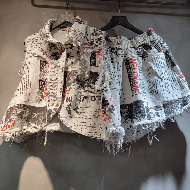 Chic Women Newspapers Letters  – обзор и цена Shorts Denim Frayed